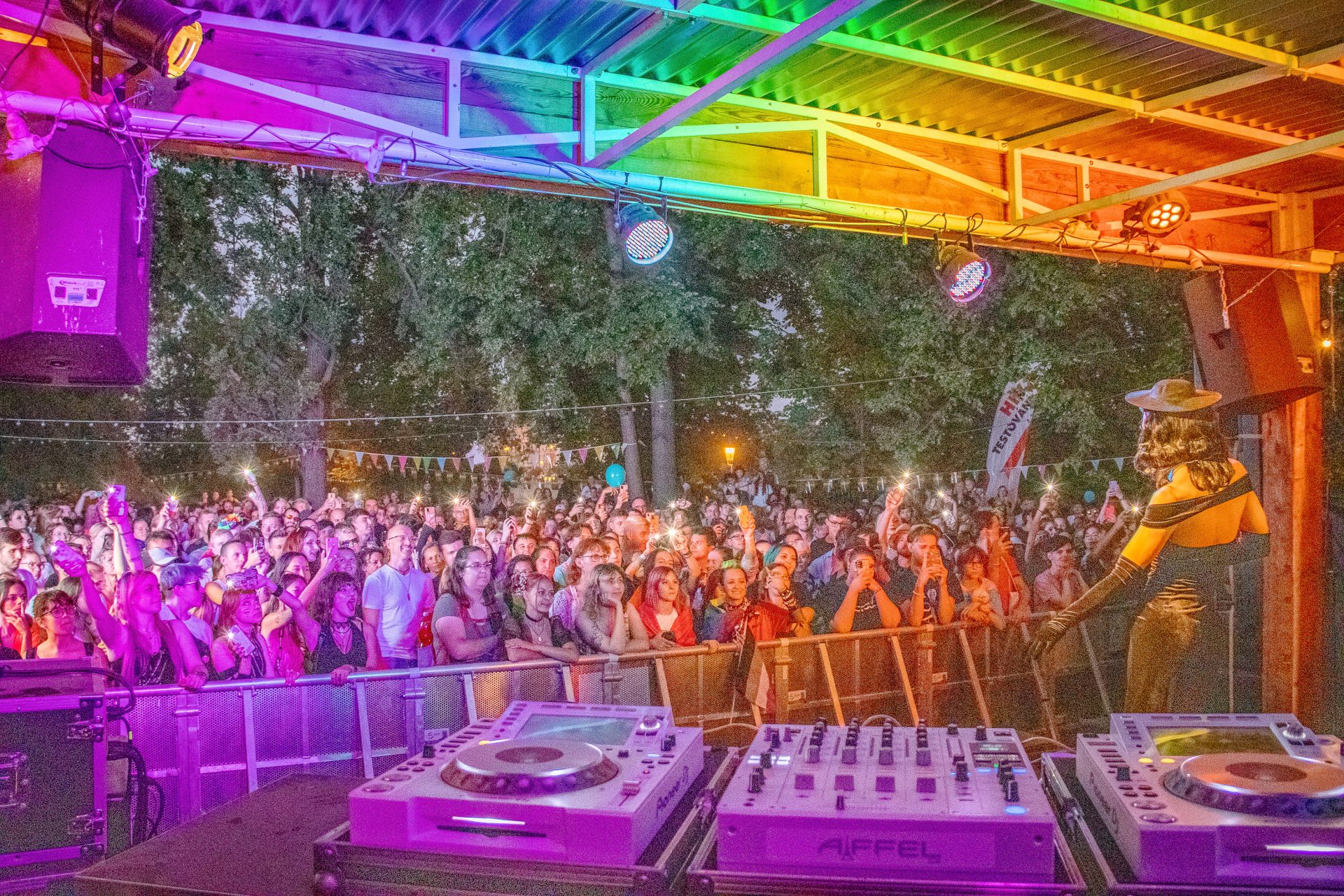 bass-pride-let-it-roll-djs-and-guests-in-pride-village-prague